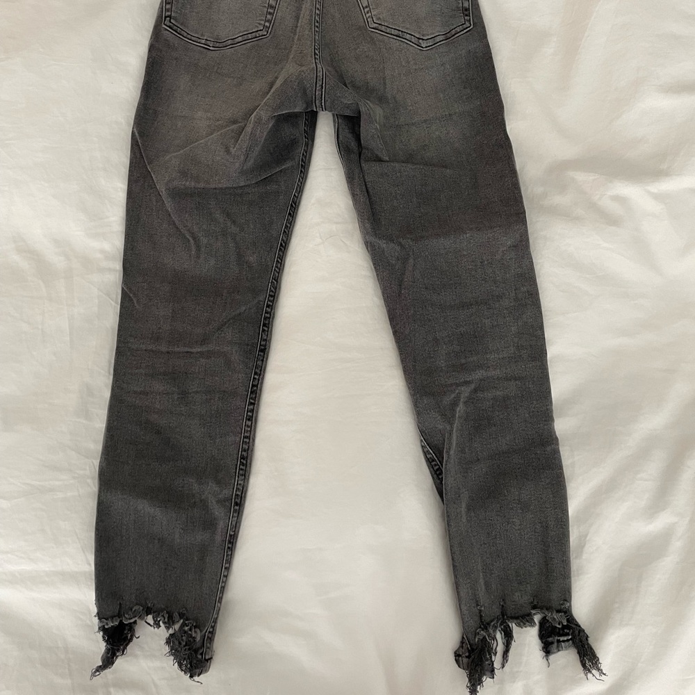 Top shop - Jamie grey distressed look jean, size 26 short